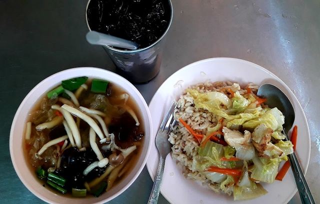 ร้านแม่อนงค์อาหารมังสวิรัติ ตลาดคลองเตย (Mae Anong Vegetarian, Khlong Toei Market)