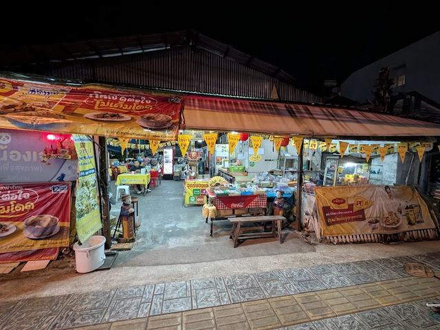 Vegetarian restaurant : Nong J (ร้านน้องเจ)